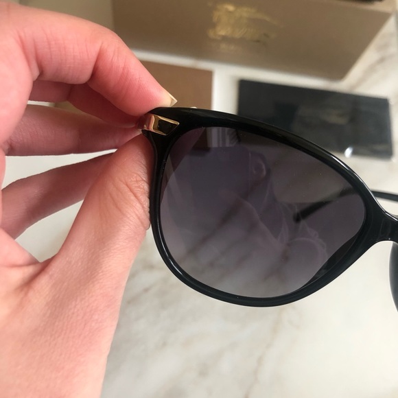 🔥NEW BURBERRY SUNGLASSES 🔥 - Picture 10 of 12